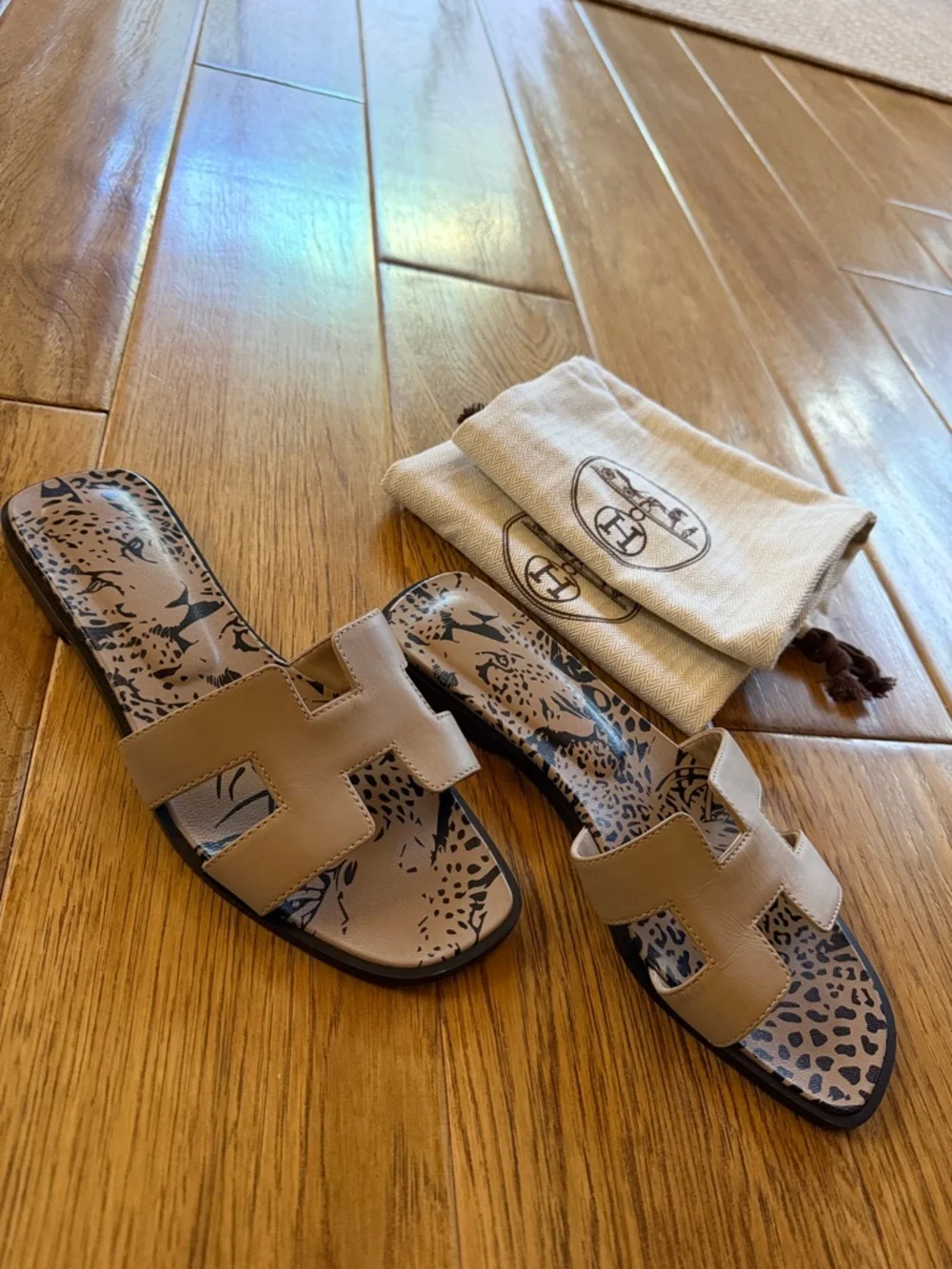 Auth. Hermes Oran Leather Slide Sandals in Taupe w printed insole - Women - Picture 11 of 12
